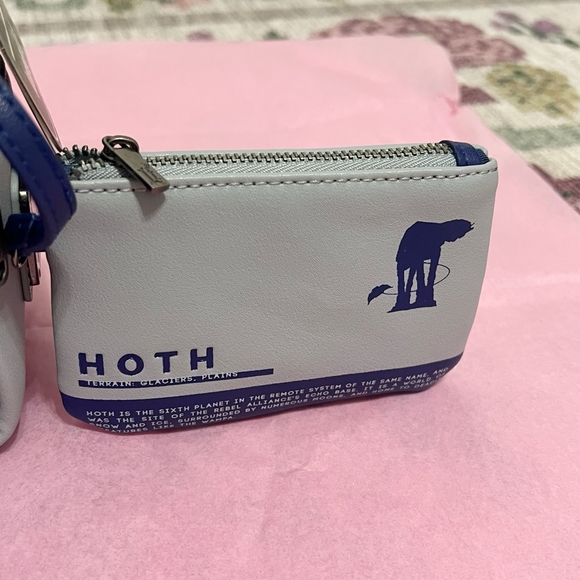 🎯 Loungefly Star Wars Hoth Convertible Mini Backpack - Picture 7 of 13